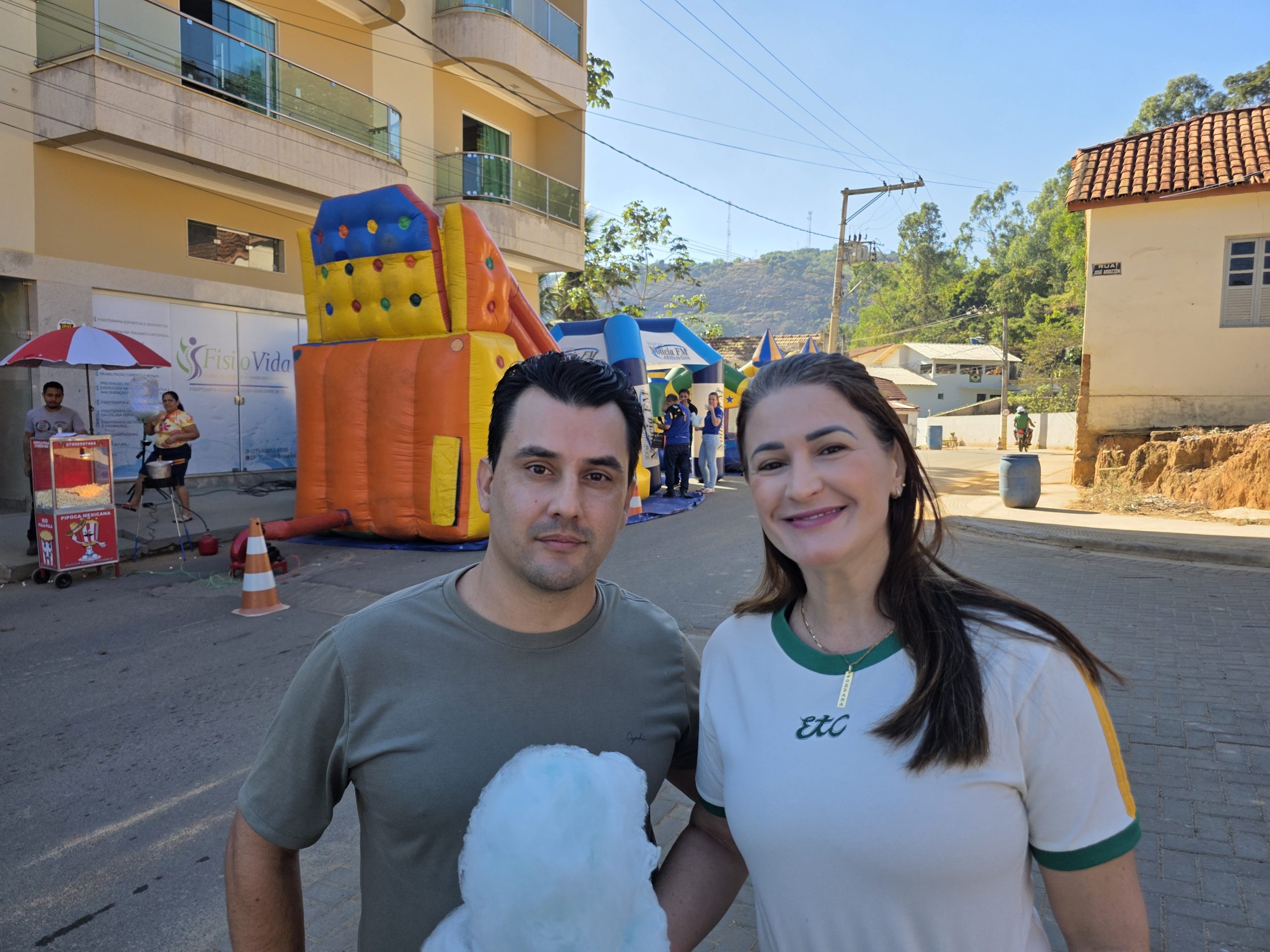 CLÍNICA FISIOVIDA PROMOVE TROCA DE FIGURINHAS DA COPA E REÚNE CENTENAS DE CRIANÇAS EM RIO BANANAL CLÍNICA FISIOVIDA PROMOVE TROCA DE FIGURINHAS DA COPA E REÚNE CENTENAS DE CRIANÇAS EM RIO BANANAL